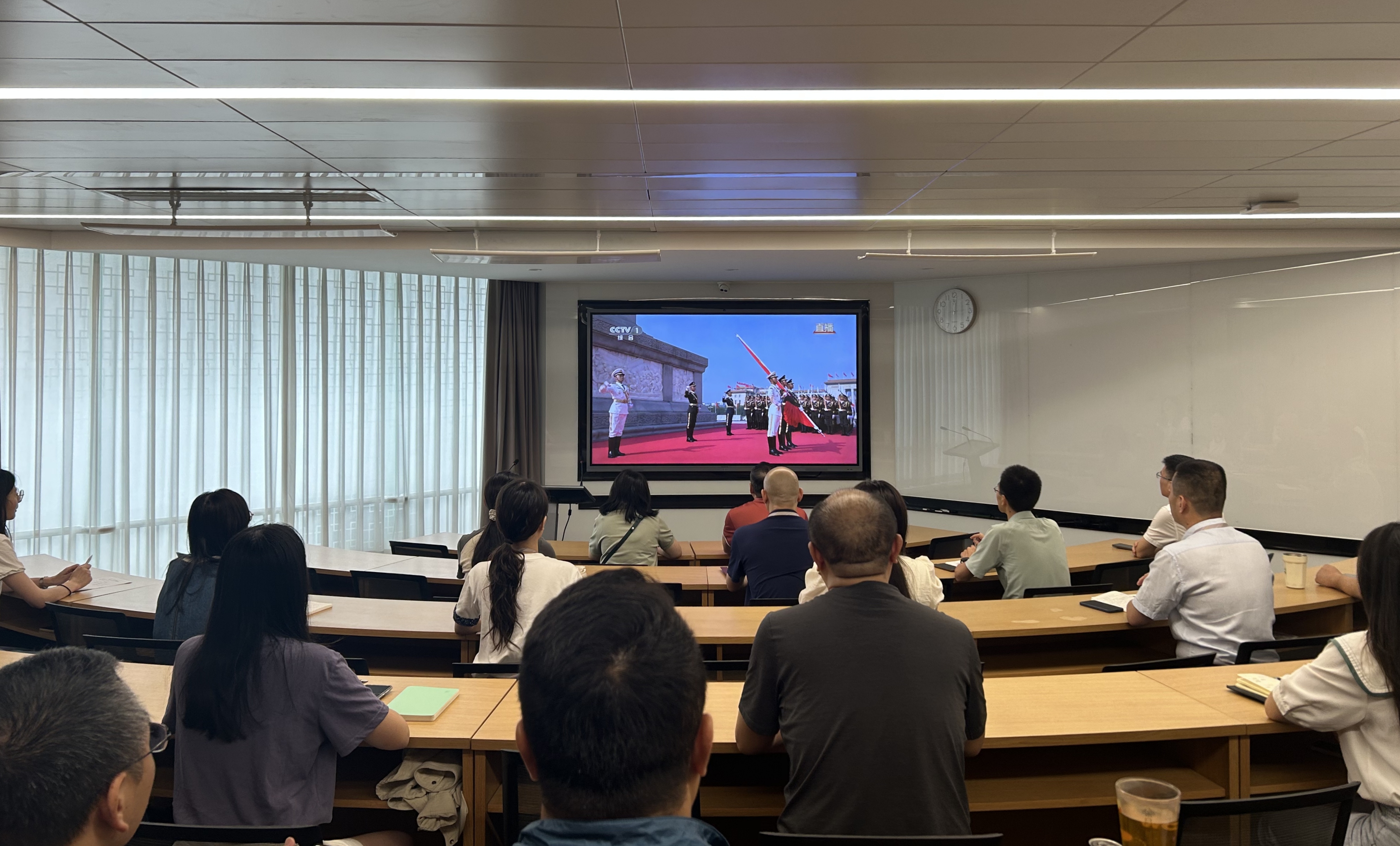 四川中砝黨支部組織觀看 抗戰(zhàn)勝利80周年紀(jì)念大會(huì)暨閱兵儀式