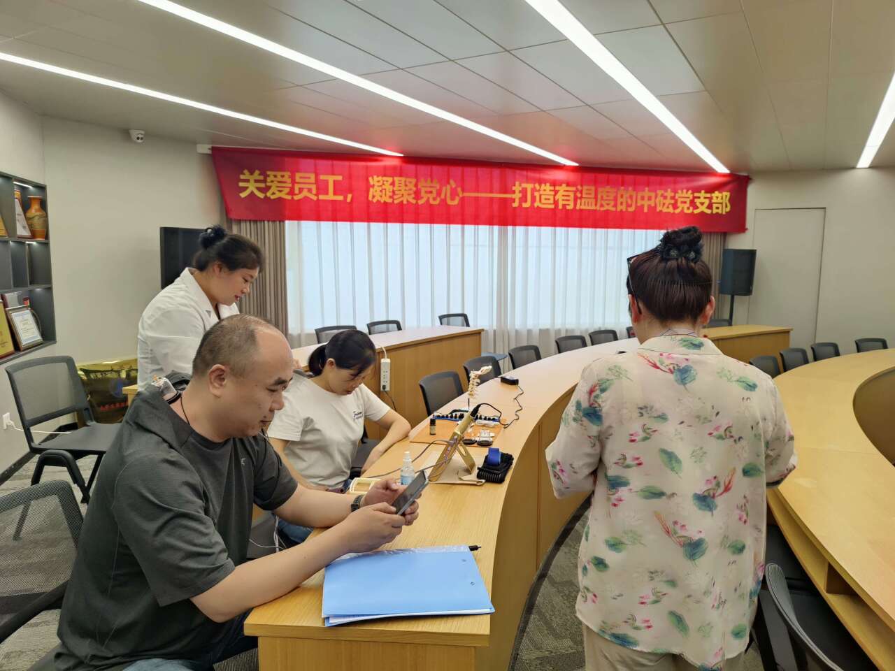 關(guān)愛員工，凝聚黨心——打造有溫度的中砝黨支部